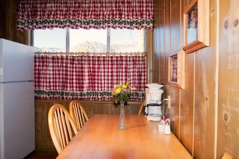June Lake Motel Екстер'єр фото